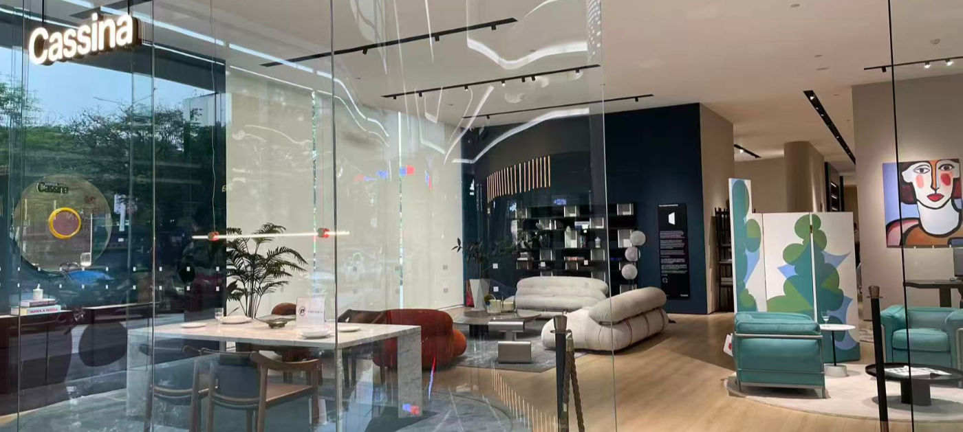 Showroom con esposizione prodotti Alessandro Mandruzzato